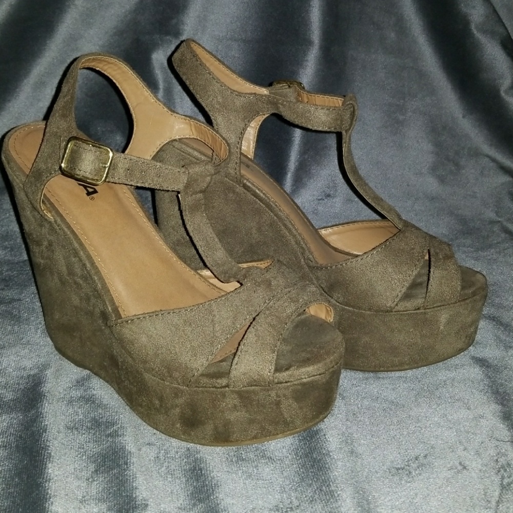 Tan wedges